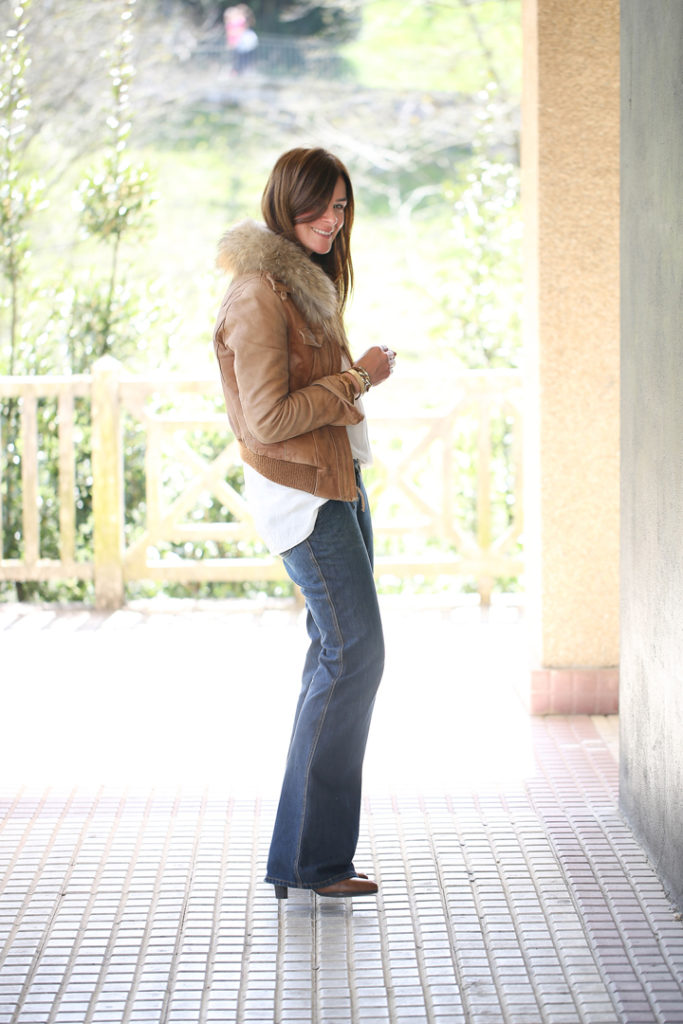 Años 70 tendencias , es cuestion de estilo , Lucía Díez , street style, pantalón campana , chaqueta cuero pelo 